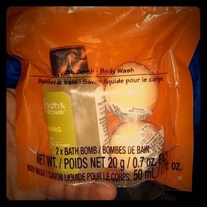 2x Bath Bomb/Body Wash